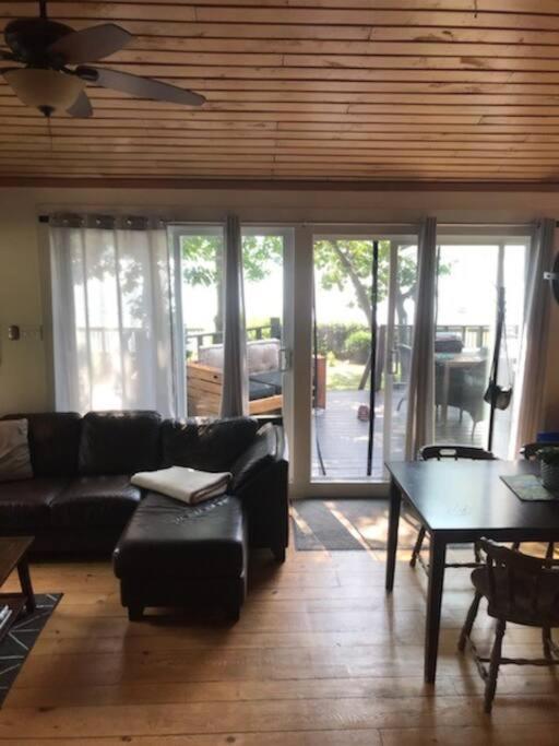 Om Chalet 2 Avec Spa Et Foyer Borde Du Fleuve St-Pierre-de-l'Île-d'Orléans Buitenkant foto